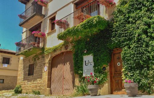 Apartamentos Uncastillo - Housity