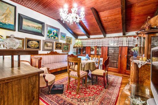 Royal Antique Apartment - Housity