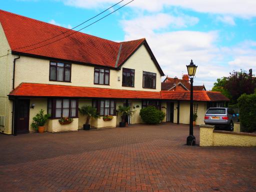 High Hedges Guest House - Housity