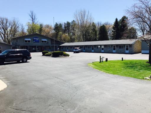 Marinette Inn - Housity