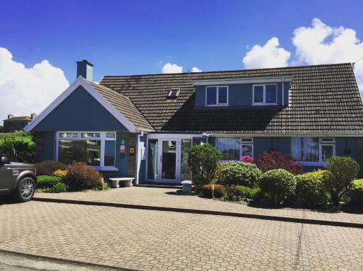 Ramsey House - Luxury Licensed B&B - Parking and Guest Lounge - Housity