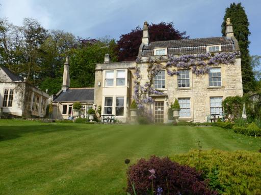 Dolphin House - Housity