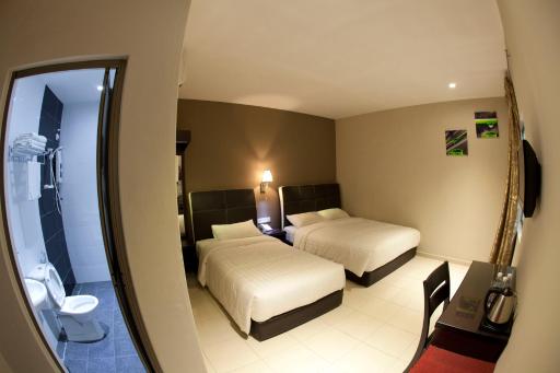Ayer Hitam Hotel - Housity