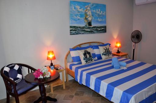 Captain's Lodge and Bar - Housity