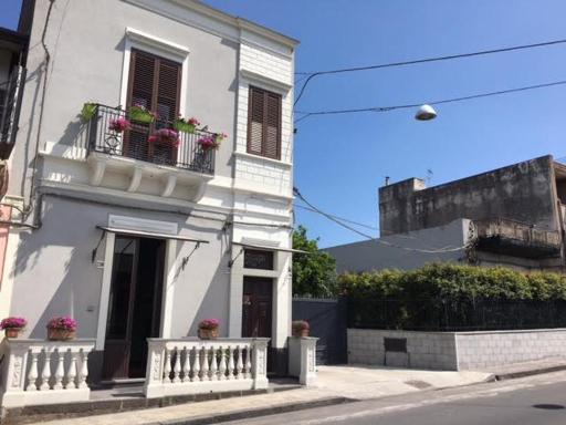 Moni Rooms - Housity