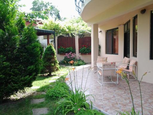 Sunny Day Vacation Home - Housity