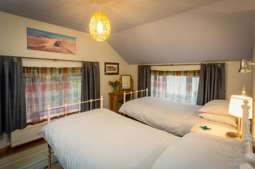 1 Tan Yr Eglwys Barn Cottage - Housity