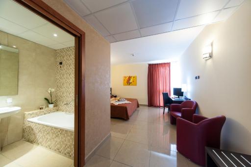 Hotel Tiempo - Housity
