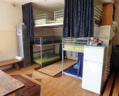 Frank's Backpackers - Housity