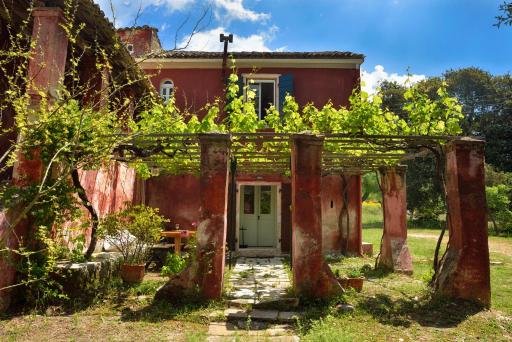 Roumanades Estate - Housity