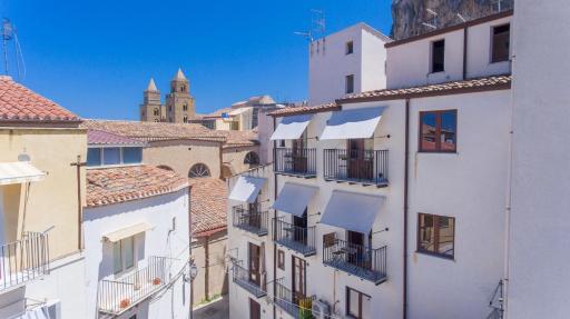Cefalu in Blu - Housity