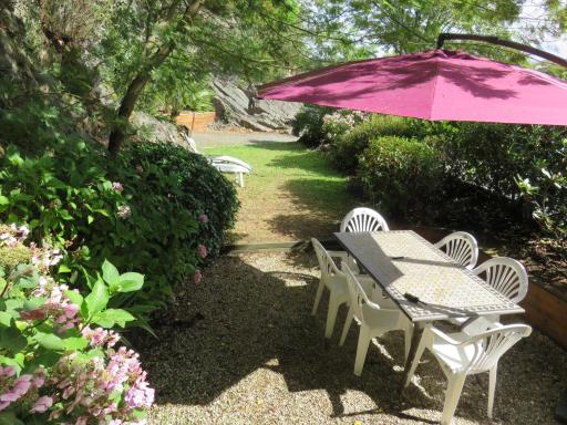 Maison confortable à Ploëzal avec jardin et terrasse - Housity