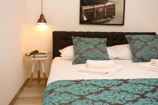 Central Located Guest House - Housity