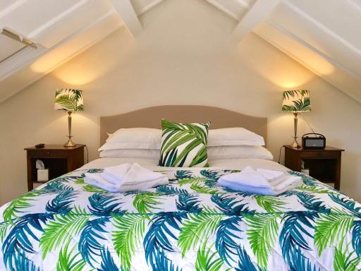 The Horseshoe Country Inn - Housity
