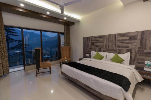 Hotel Seven Oaks - Housity