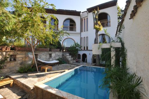 St John's House - Housity