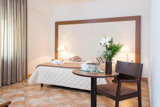Royal Hotel - Housity