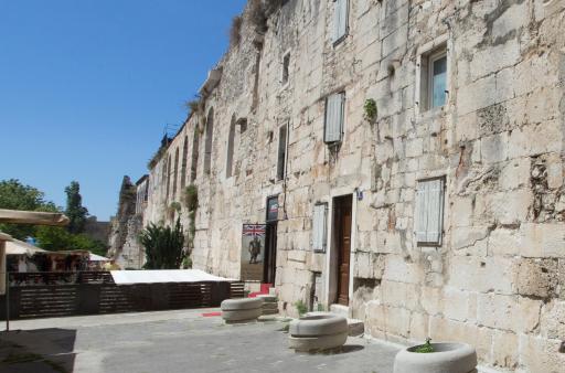 Emperor's Chambers Luxury apartment - Housity
