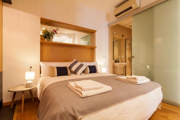 Cama o camas de una habitación en Artist's Charming Design - Space Maison Apartments