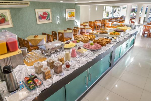 Opciones de desayuno disponibles en Vitoria Regia Praia Hotel