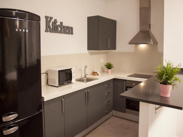Una cocina o zona de cocina en Flats Friends Soho Suites