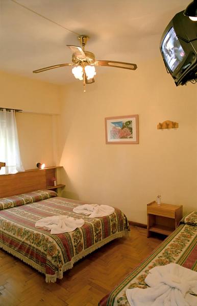 Una cama o camas en una habitación de Hotel Hostal del Mar