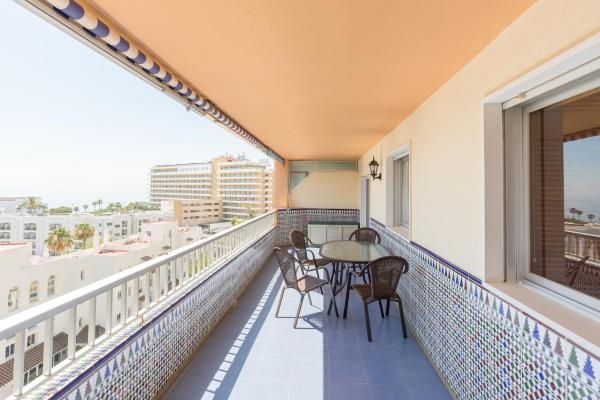 Un balcón o terraza de MálagaSuite Wonderful Sunset Torremolinos