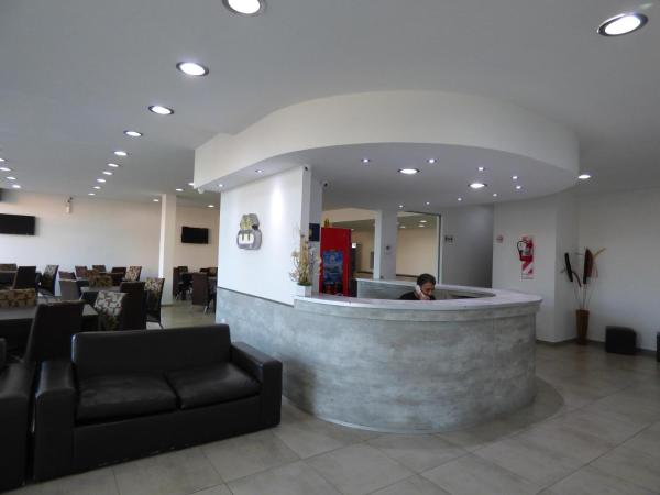 El lobby o recepción de Hotel Pinar del Lago
