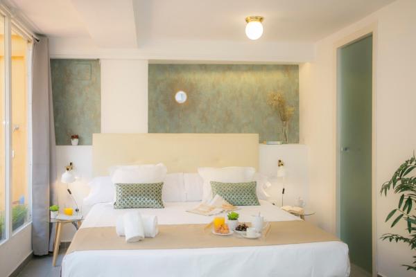 Cama o camas de una habitación en SingularStays Botanico 29 Rooms