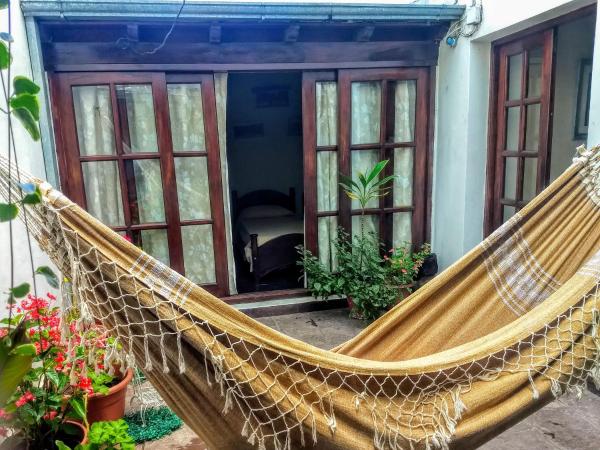 una hamaca frente a una casa en Departamento en Salta