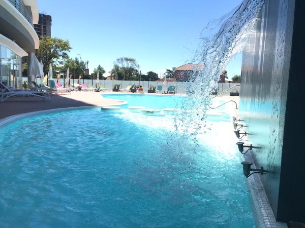 Piscina en o cerca de Alexander Boulevard 1505