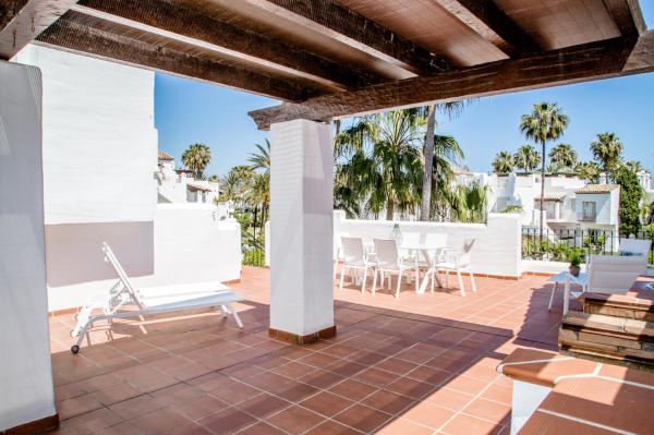 Un balcón o terraza de Luxury Duplex Penthouse Alcazaba Beach - RDR157