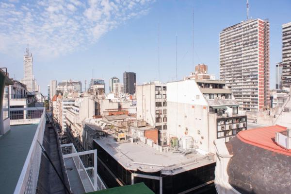 vistas al perfil urbano y edificios altos en Dúplex en Ático en Microcentro en Buenos Aires