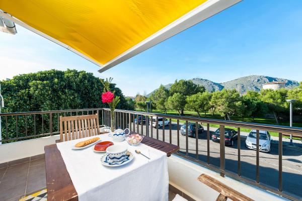 Un balcón o terraza del Moderno apartamento Rosmar iii Alcudia