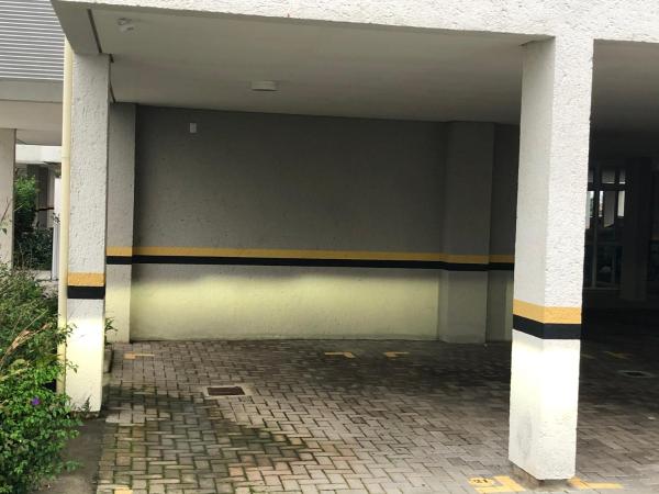 an empty garage with yellow and black stripes on it at Condominio Villas do Campeche in Florianópolis