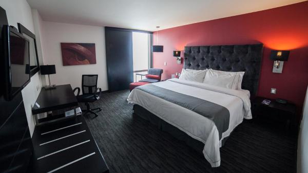 Cama o camas de una habitación en Holiday Inn Express Toluca Galerías Metepec, an IHG Hotel