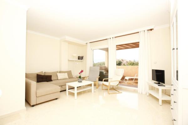 Imagen de la galería de REF 1 Spacious Sea View Apartment, en Marbella