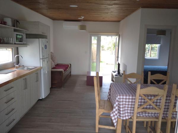 Una cocina o zona de cocina en Conforable casa en zona tranquila de Punta del Este