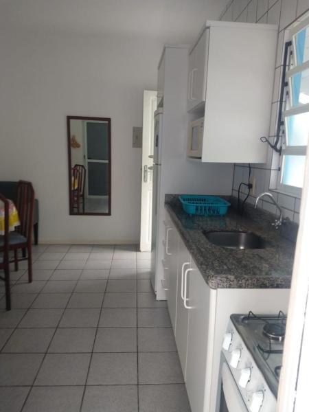 A kitchen or kitchenette at Apartamento 1 - Praia da Cachoeira