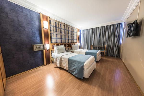 Cama o camas de una habitación en Monumental Bittar Hotel