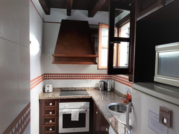 Una cocina o zona de cocina en El Rey Zagal apartamento Granada