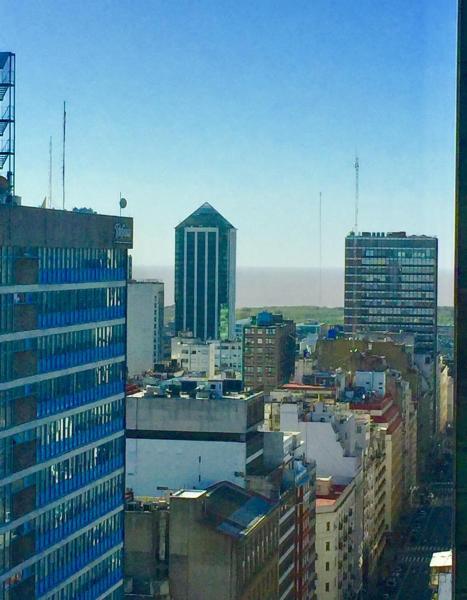 vistas al perfil urbano y edificios altos en edificio corrientes818 en Buenos Aires