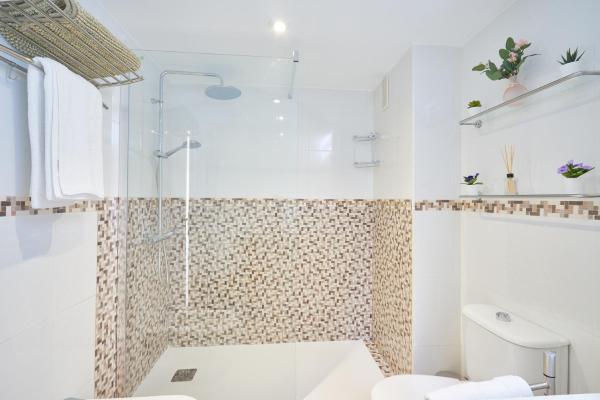 Un baño de apartamento Málaga City Beach