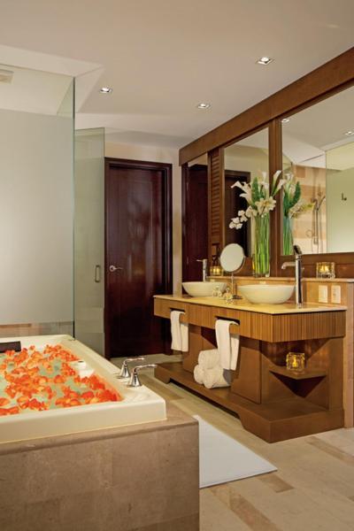 Un baño de Dreams Vallarta Bay Resorts & Spa - All Inclusive
