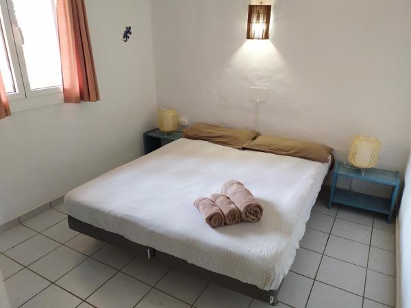 Cama o camas de una habitación en Bonito apartamento a 20m del mar