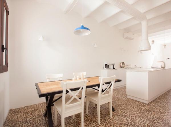 Zona de comedor en el apartamento