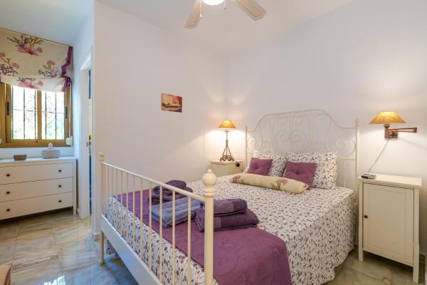 Cama o camas de una habitación en Apartment in the best beach of Marbella with pools
