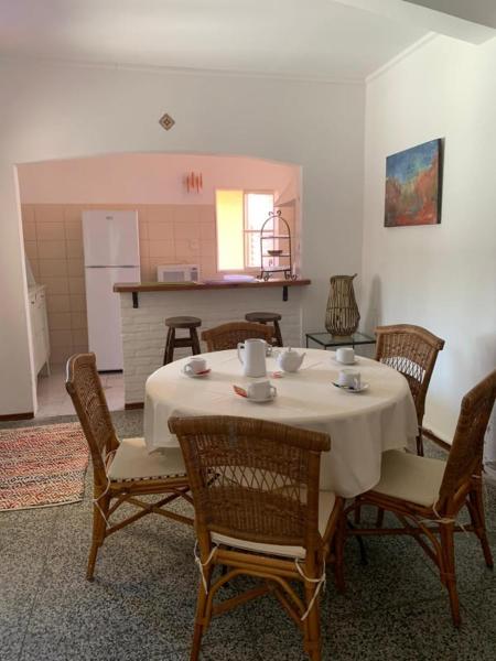 a room with a table and chairs and a kitchen at Hosteria Uruguay in Piriápolis