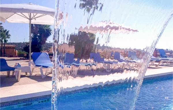Piscina en o búsqueda de Bonita casa en Estepona con 6 habitaciones, piscina exterior y piscina