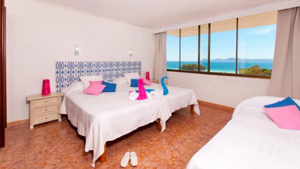 Cama o camas de una habitación en Apartment The Shell II, beach views and pool